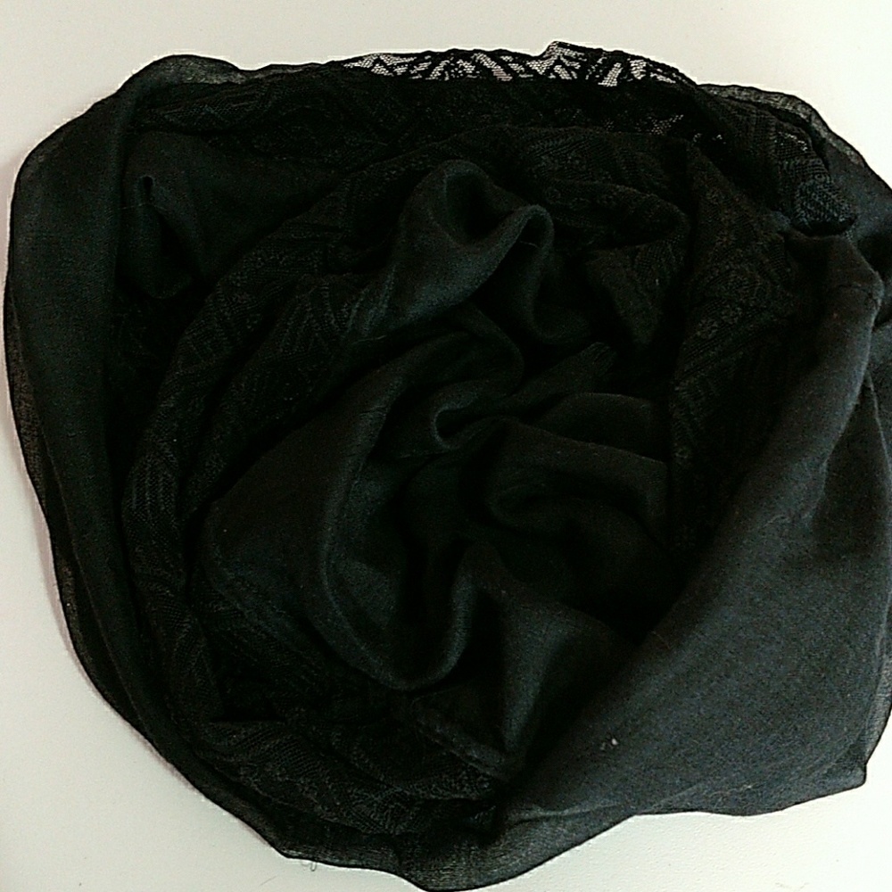 NWOT Black Infinity scarf